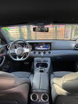 Mercedes-Benz E 300 d Autom. - - Mercedes-Benz E 300 mit Diesel-Antrieb: Schwarz, Limousine