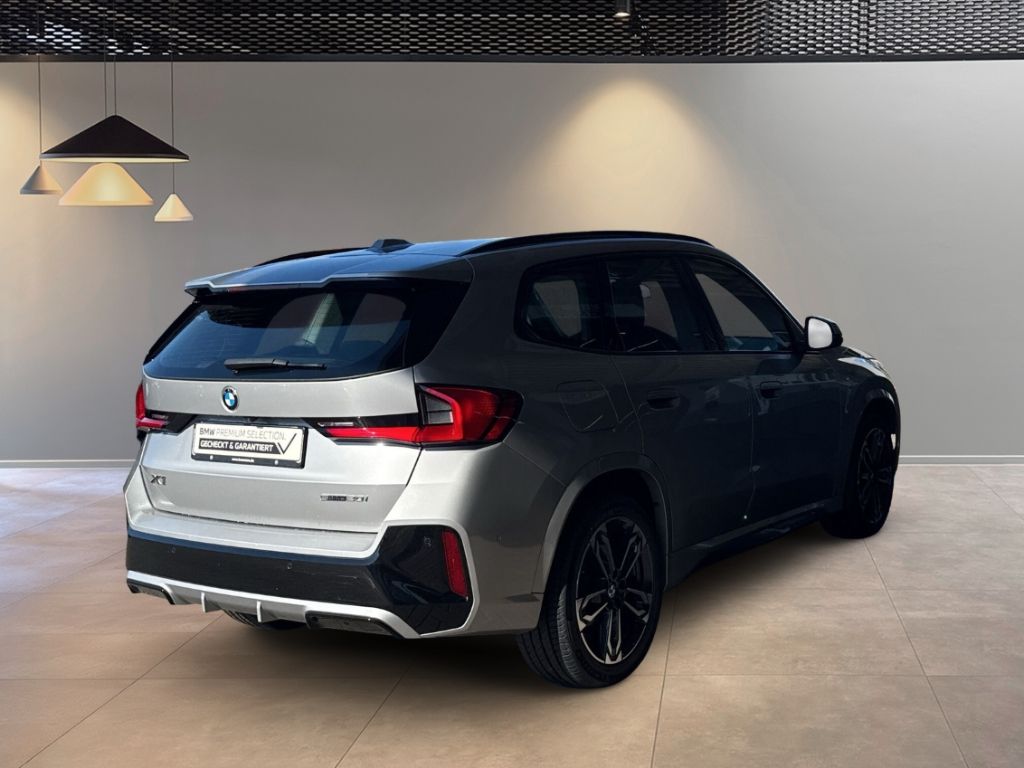 BMW X1 sDrive 20i M Sport LED Harman HUDisplay LiveC foto 3