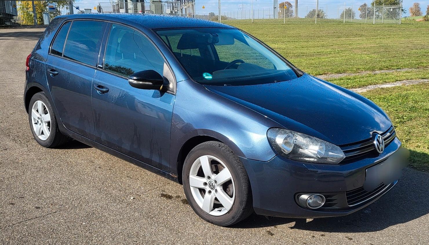 Volkswagen Golf 2011 — rear view