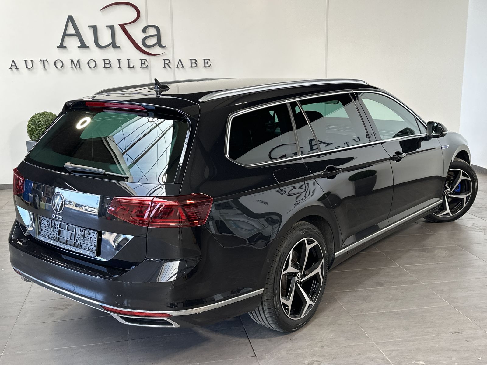 Fahrzeugabbildung Volkswagen Passat Variant GTE NAV+LED+AHK+HEADUP+DCC+18ZOLL