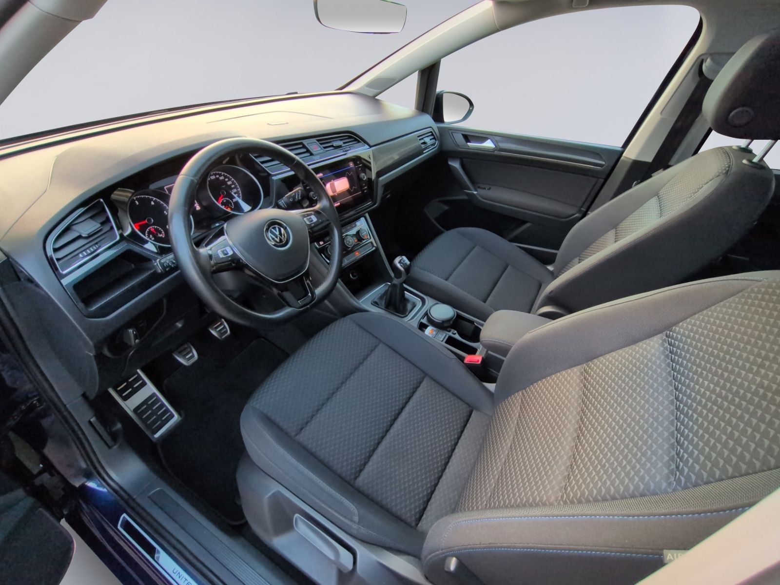 Touran 2.0 TDI United PANO+AHK+7SITZE