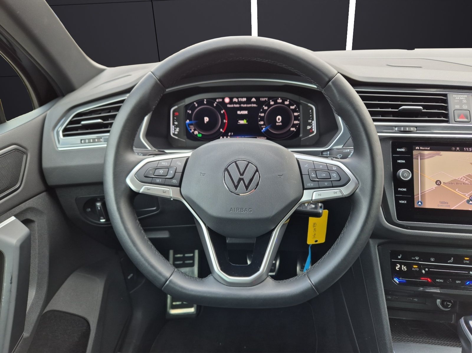 Fahrzeugabbildung Volkswagen Tiguan TSI United DSG LED Navi AID ACC Park-Assi