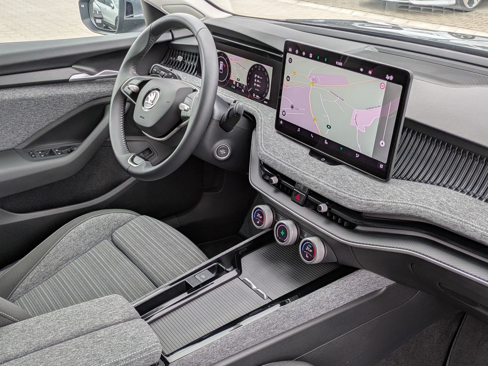 Fahrzeugabbildung SKODA Superb 2.0 TDI 4x4 Selection MATRIX*AHK*5J GAR.