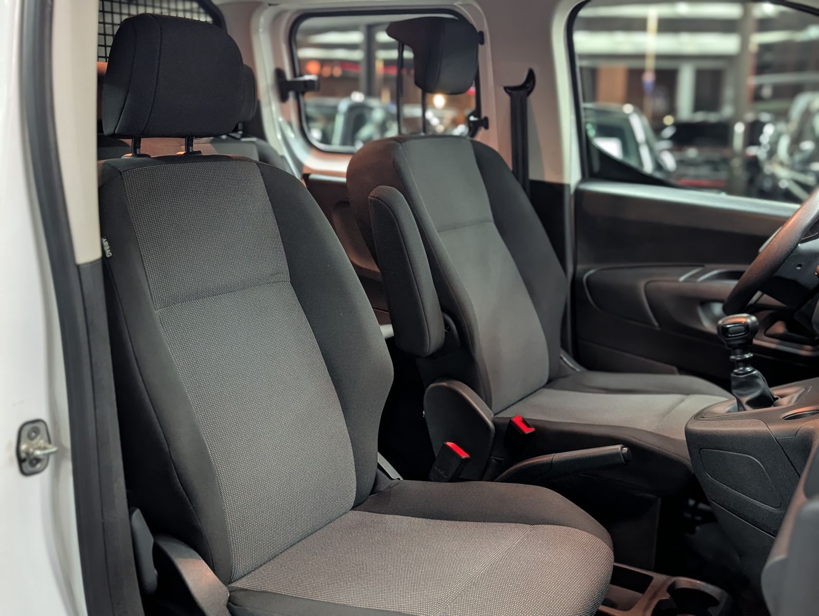 Fahrzeugabbildung Peugeot Rifter L1 Active BlueHDI TEMP PDC KLIMA BLUETOOT