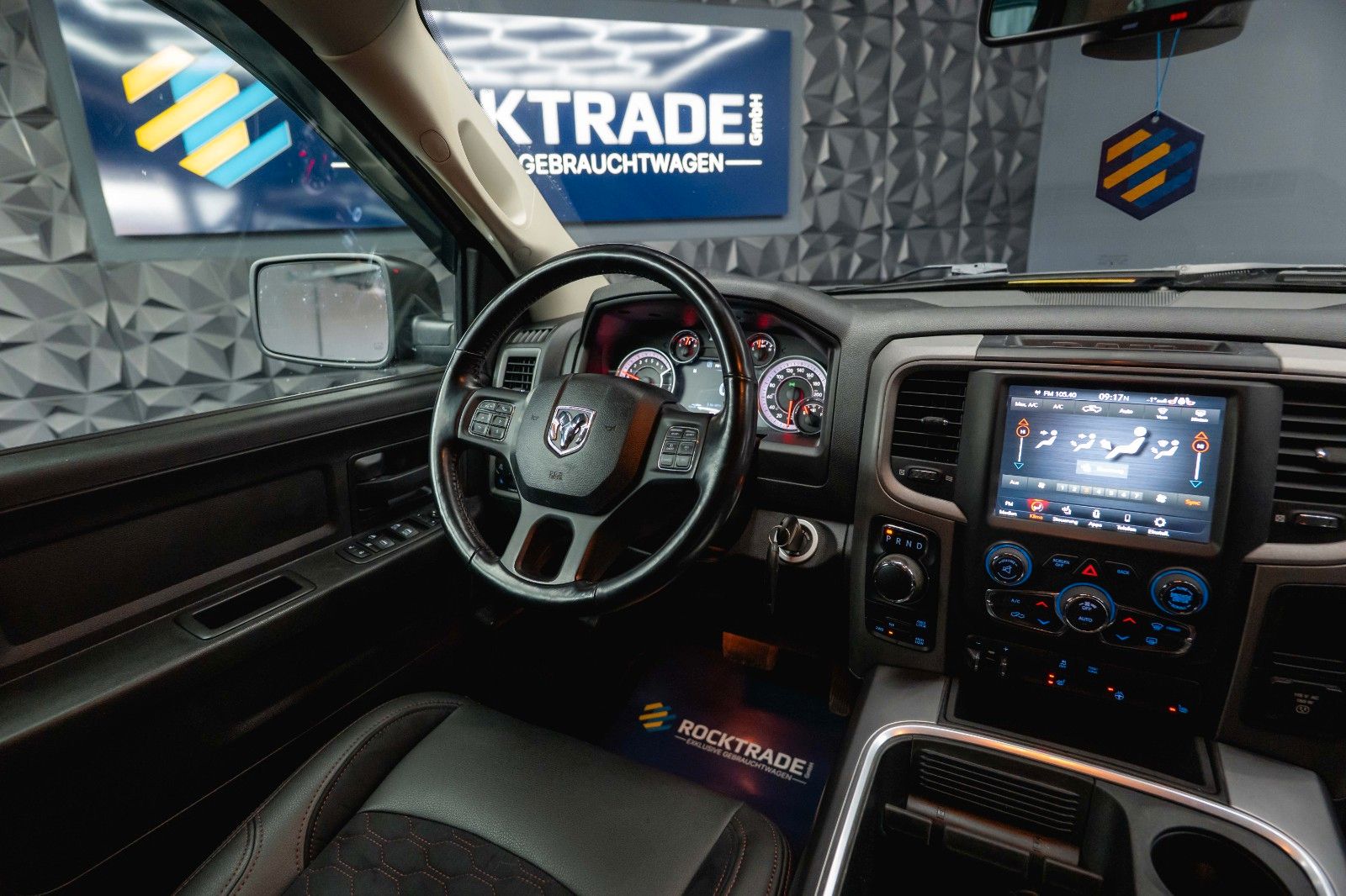 Fahrzeugabbildung Dodge RAM 5.7 V8 HEMI 4x4 OFFROAD Night-Paket *LED*AHK