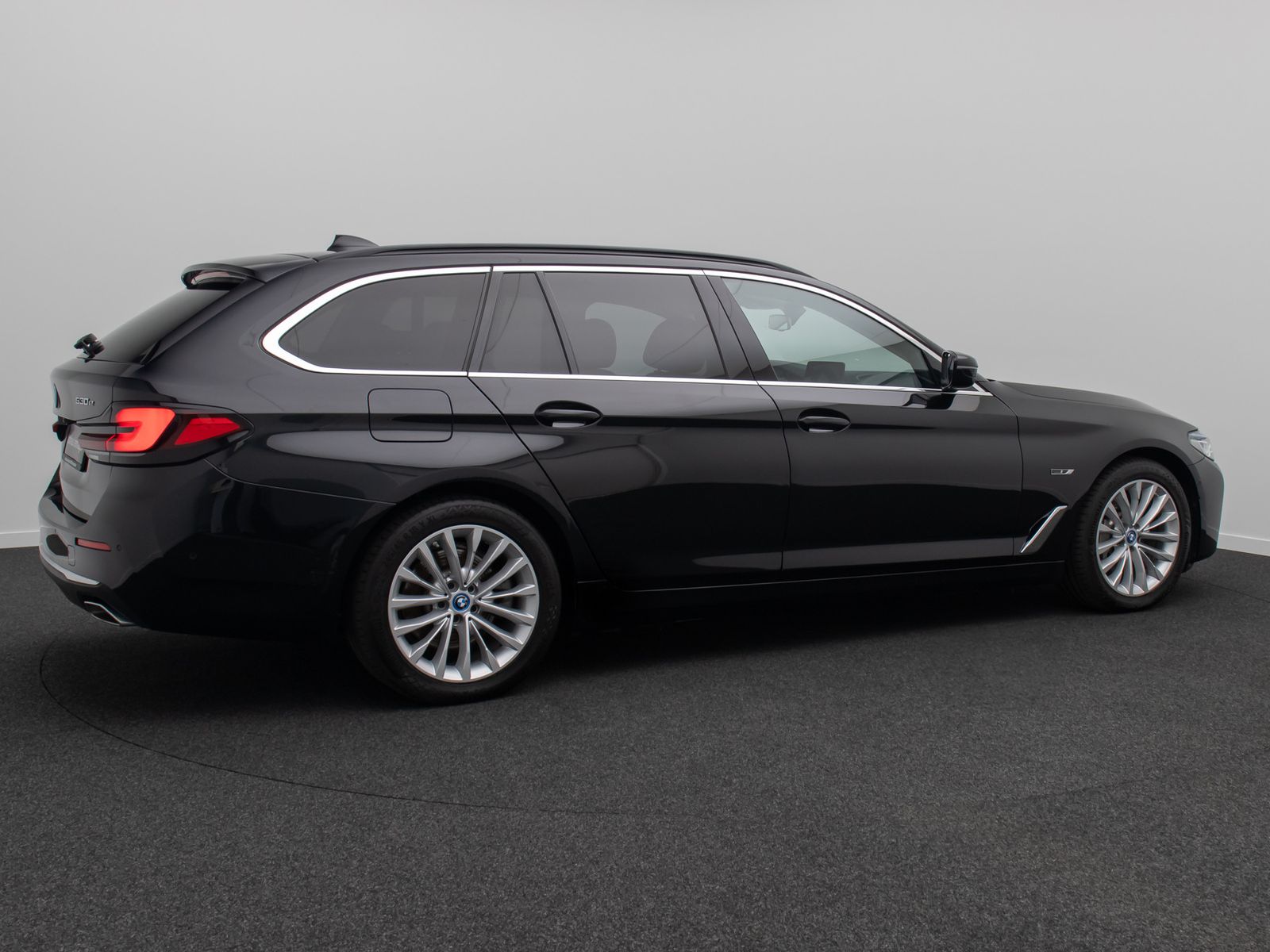 Fahrzeugabbildung BMW 530e Luxury Line Panorama Kamera Laser HUD DAB