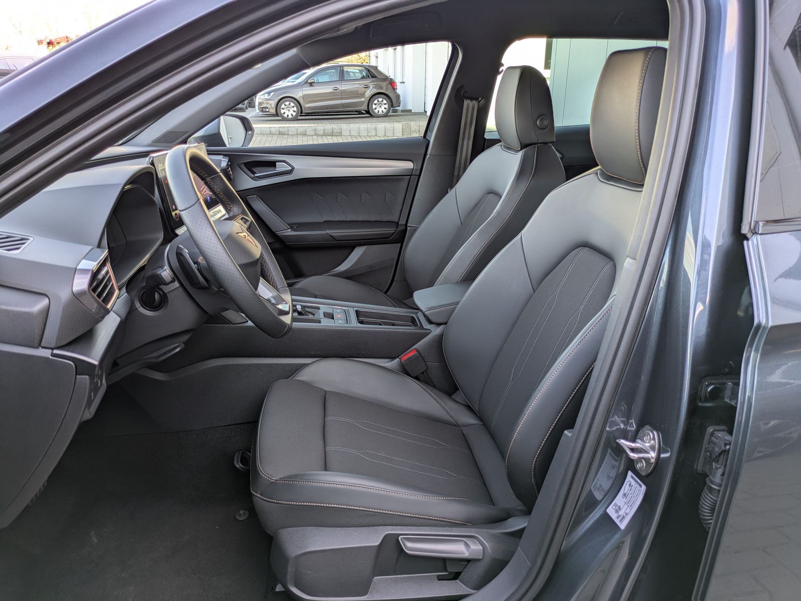 Fahrzeugabbildung CUPRA Leon 1.5 eTSI DSG MATRIX-LED*ACC*AHK*KAMERA*18"