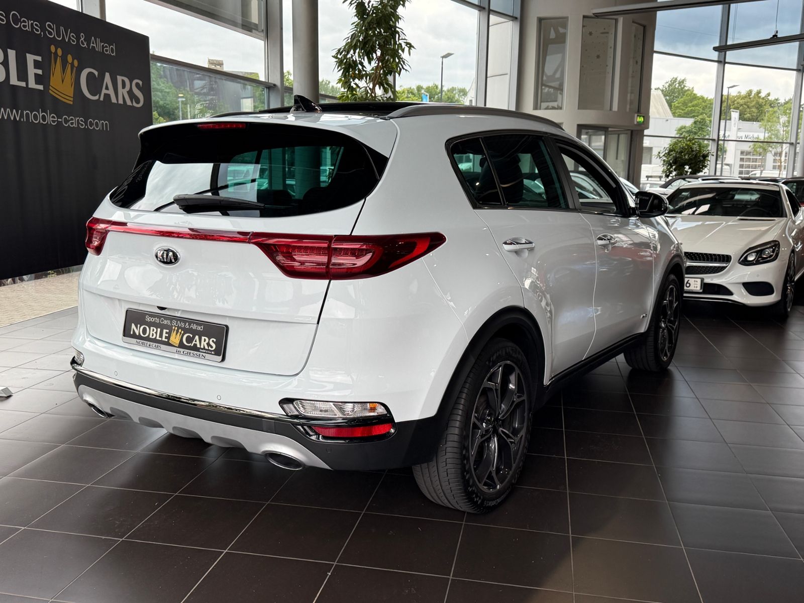Fahrzeugabbildung Kia Sportage GT-Line 4WD PANO LED LEDER 19"