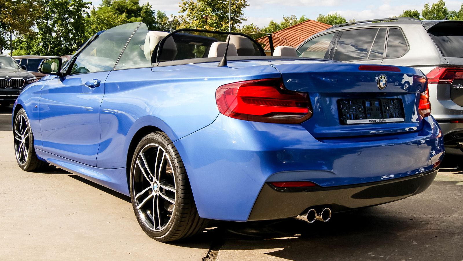 Fahrzeugabbildung BMW 220 d Cabrio M Sport Estoril NAVI LED KAMERA AHK