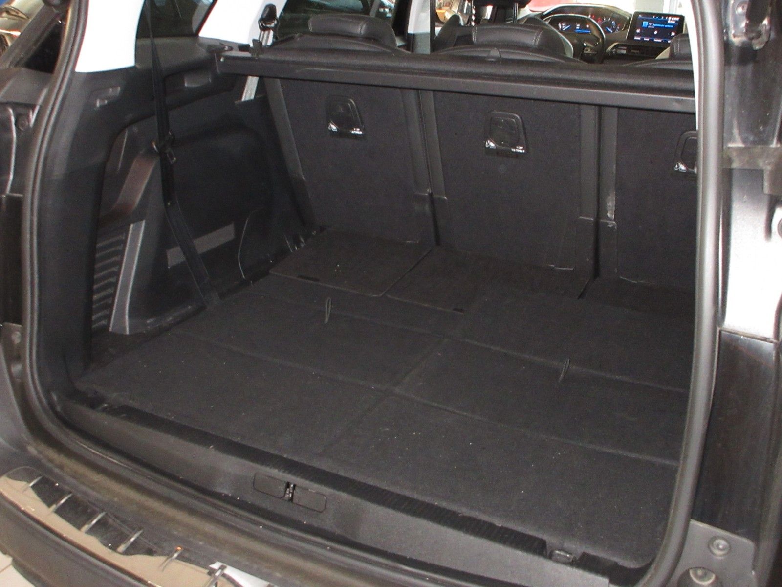 Fahrzeugabbildung Peugeot 5008 Allure 1.5D LED/NAVI/SHZ/AHK/VIRTUAL