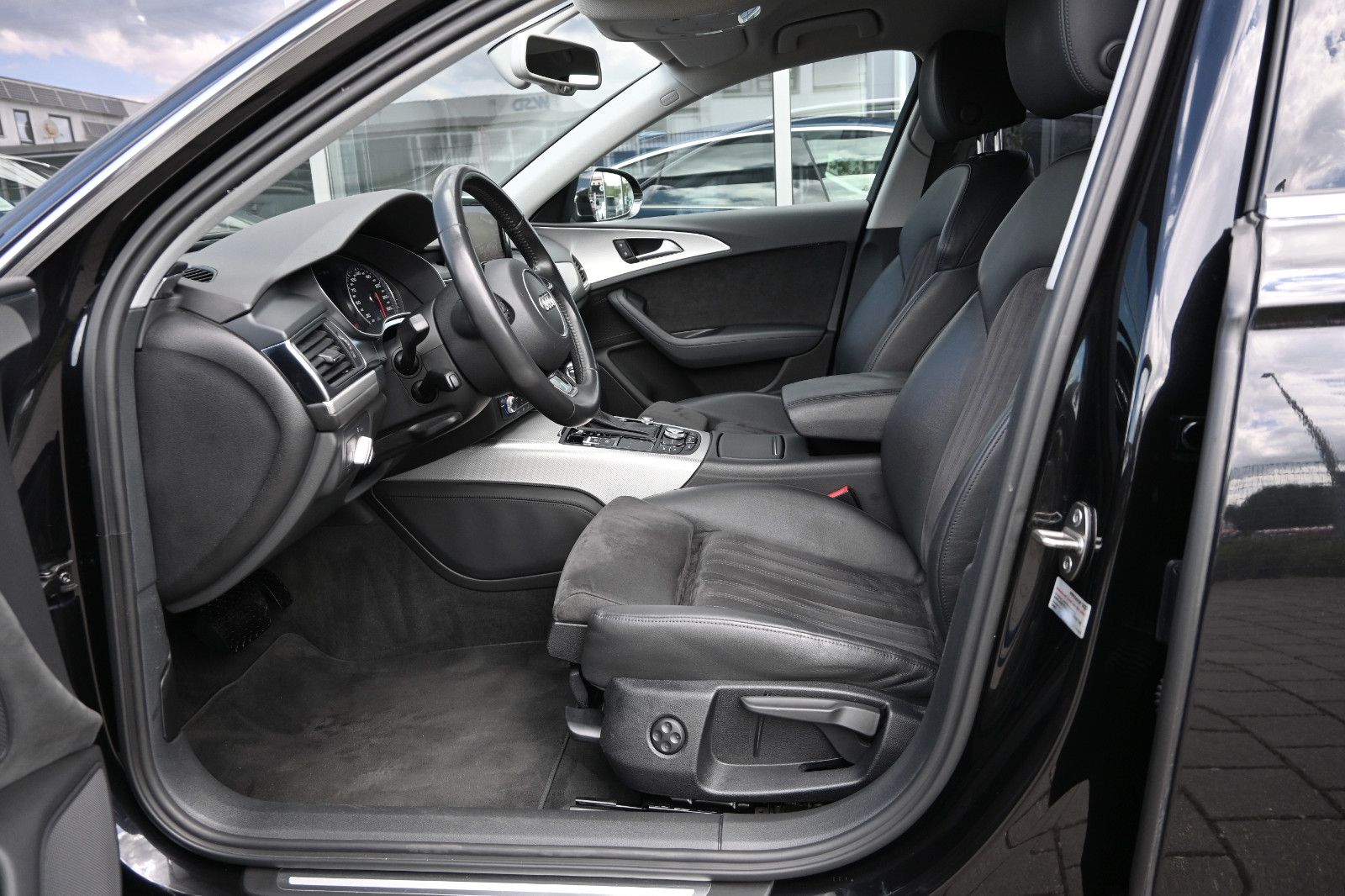 Fahrzeugabbildung Audi A6 Avant 3.0 TDI quattro °AHK°KEYLESS°ALCANTARA°
