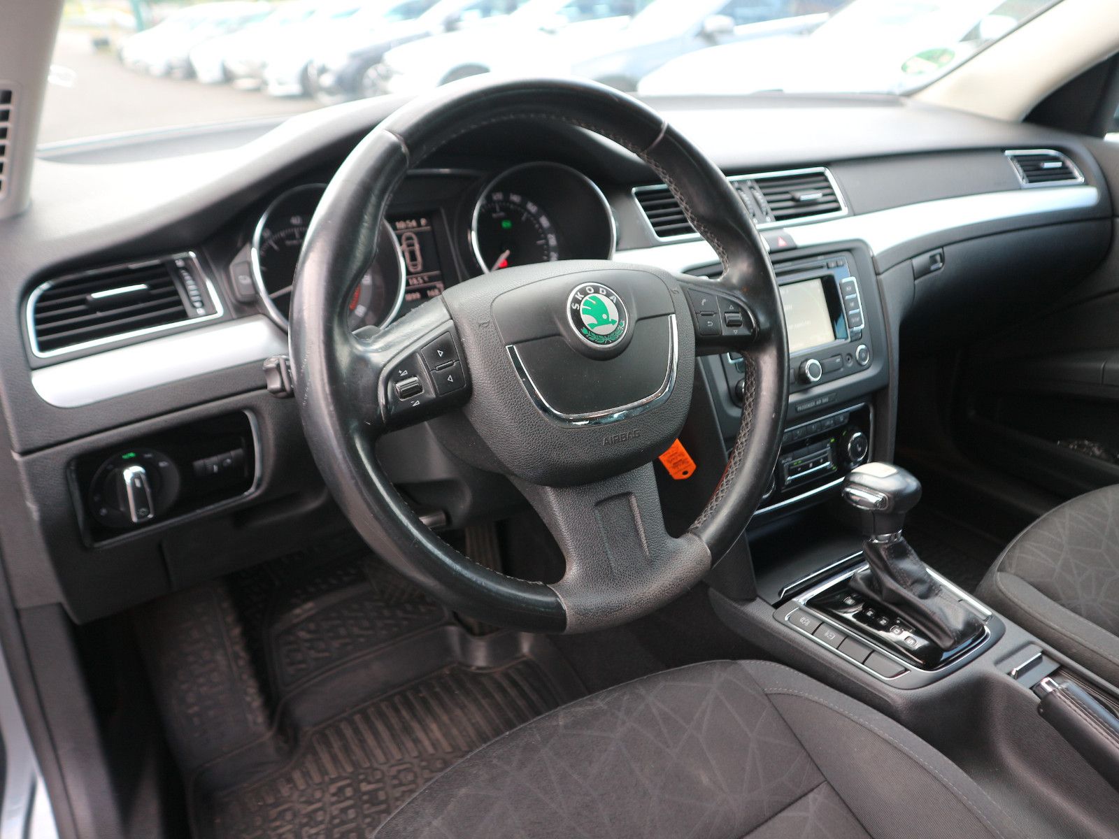 Fahrzeugabbildung SKODA Superb Family DSG GRA Xenon PDC SHZ