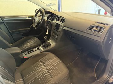 Volkswagen Golf - 10