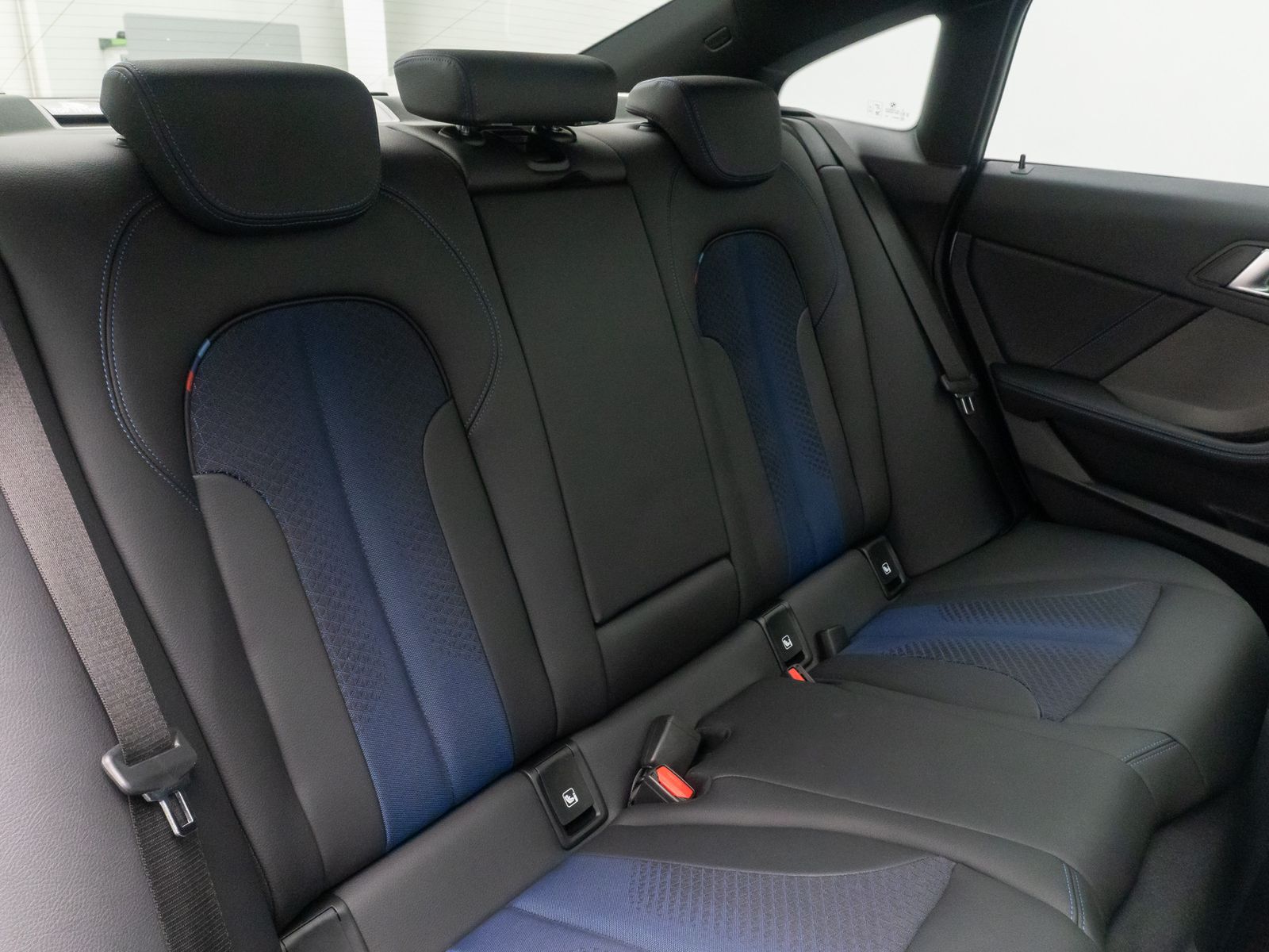 Fahrzeugabbildung BMW 218i Gran Coupé M Sport Kamera DAB HUD Panorama