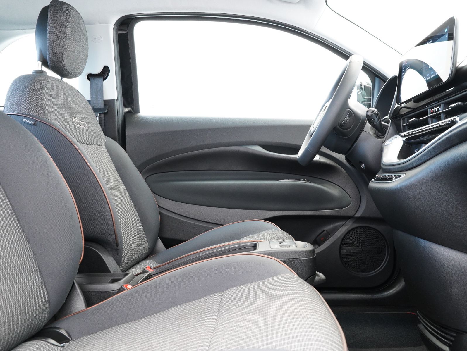 Fahrzeugabbildung Fiat 500e Icon DC-LADEN/NAVI/CARPLAY/DAB/SOH