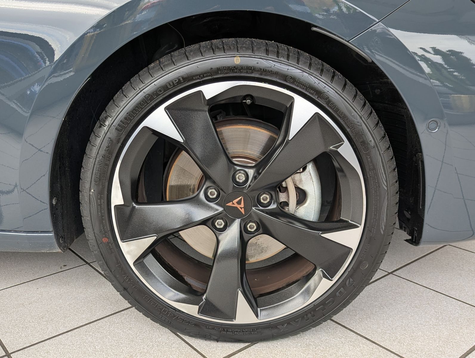 Fahrzeugabbildung CUPRA Leon 1.5 e-Hybrid Matrix Edge-Intelligent-Paket