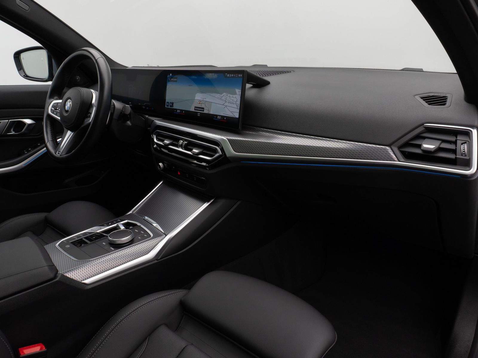 Fahrzeugabbildung BMW 330i  M Sport Panorama 360° HUD DAB H/K 19Zoll