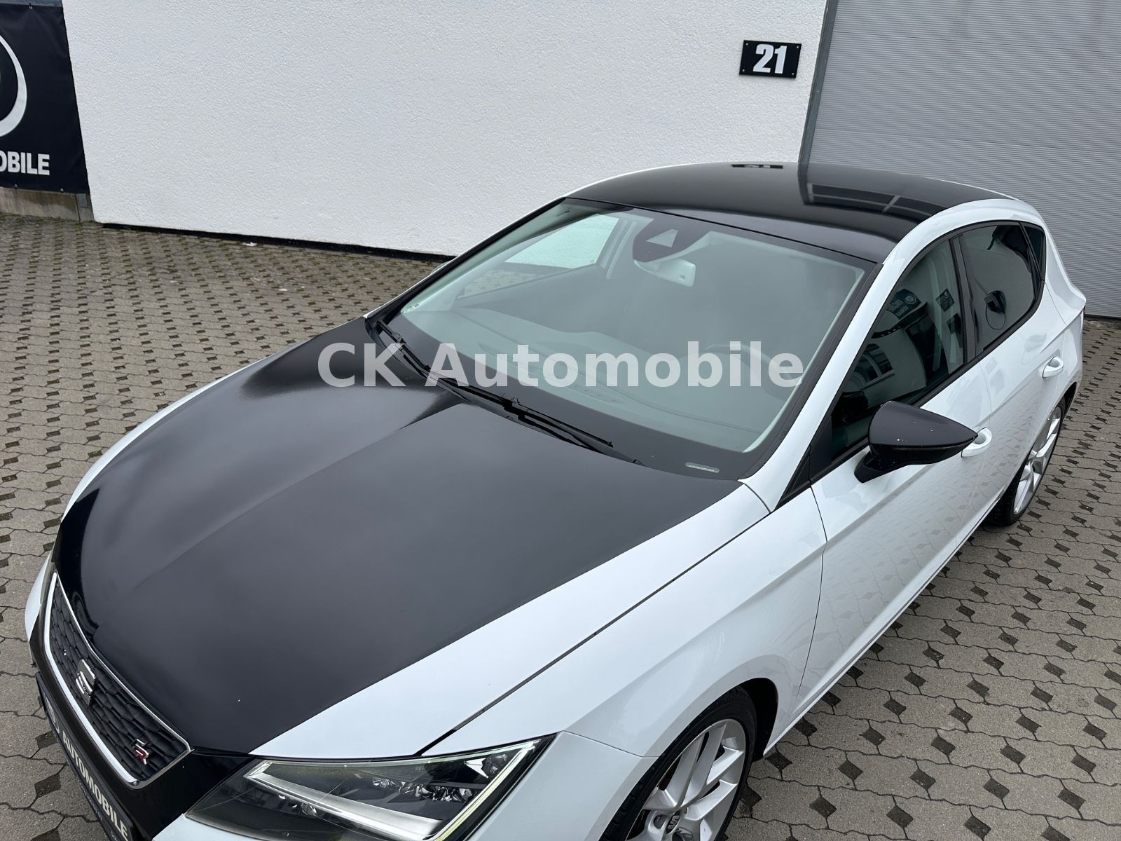 Fahrzeugabbildung SEAT Leon FR 2.0 TDI/Navi/LED/Alcantara/SHZ/PDC