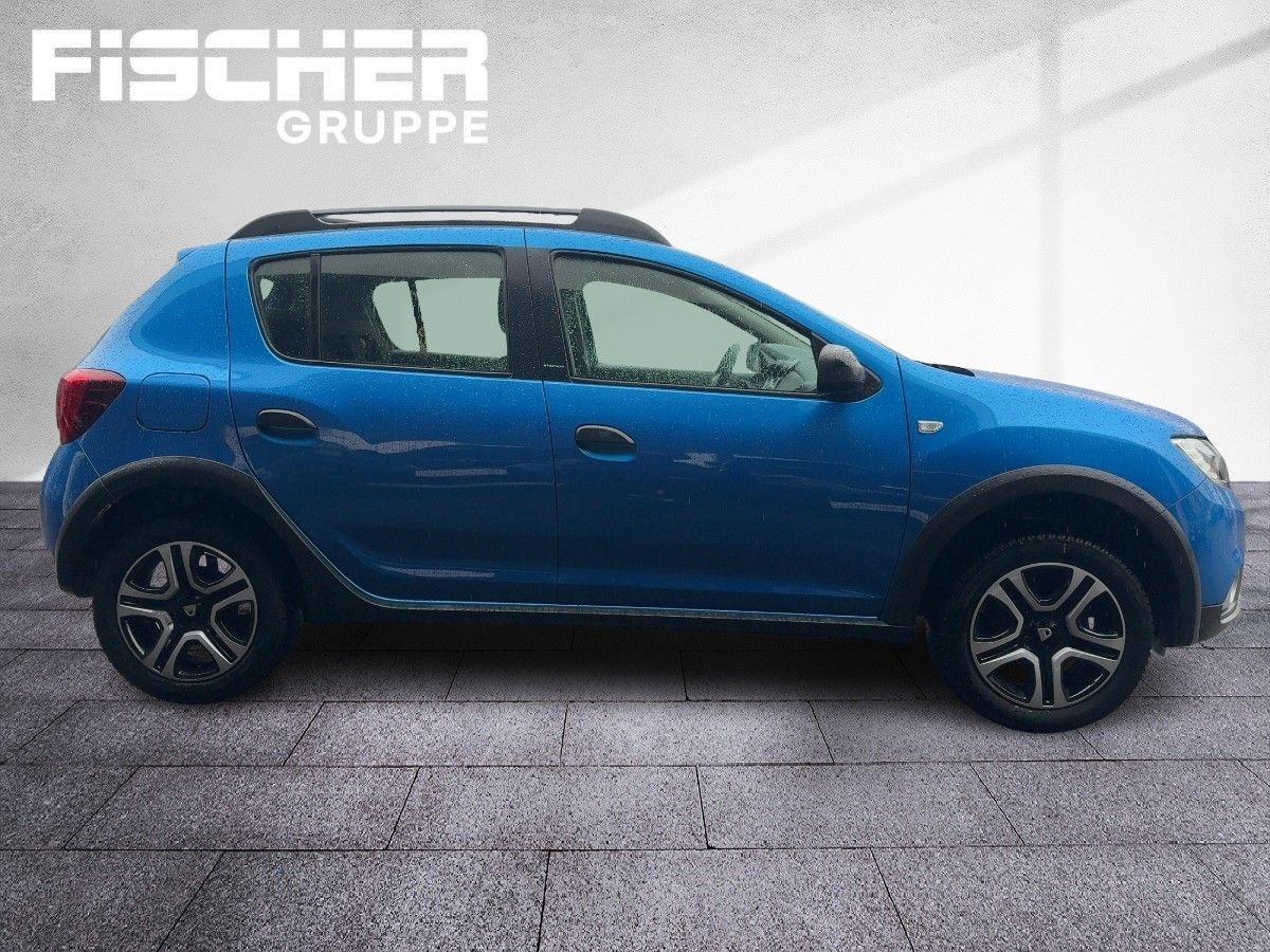 Fahrzeugabbildung Dacia Sandero Stepway Celebration Tce 90 Kamera