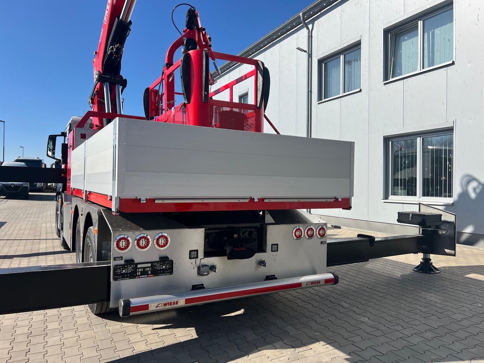 Fahrzeugabbildung MAN MAN 8x4 mit F1150RA.2.28 L616 Winde, 2.per. Korb
