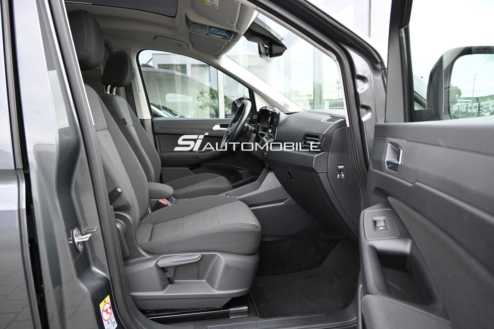 Fahrzeugabbildung Ford Grand Tourneo 2.0 d Titanium Aut °PANO°KAM°8FACH