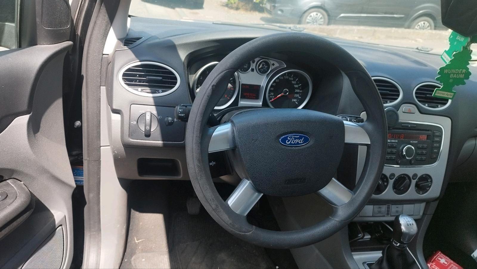 Ford Focus 2011 — engine 101 HP (74kW)