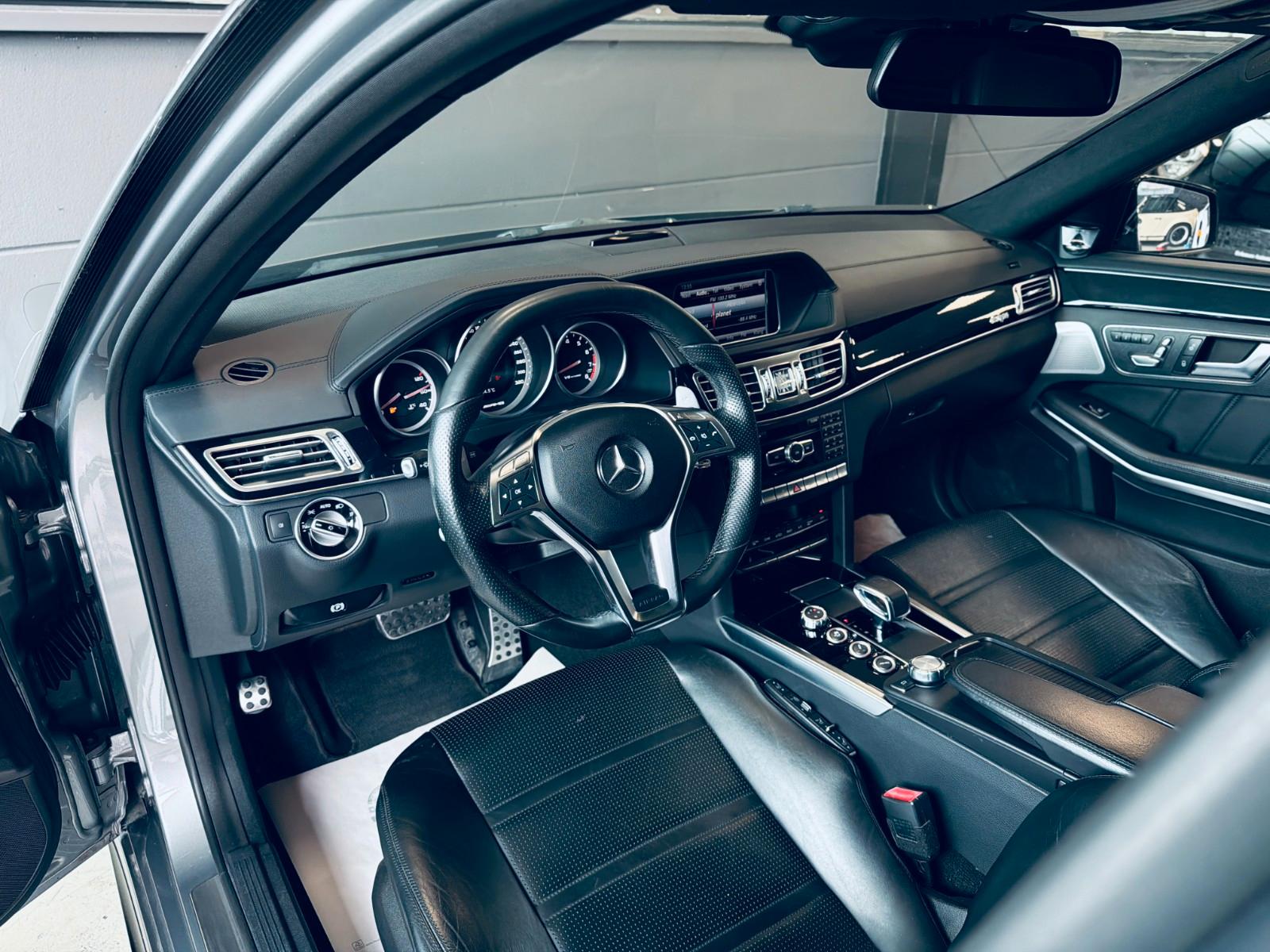 MERCEDES-BENZ E 63 T AMG V8 5.5 557ch 4MATIC BVA Toit pano Caméra 360 TV Sièges chauffants cuir Historique présent