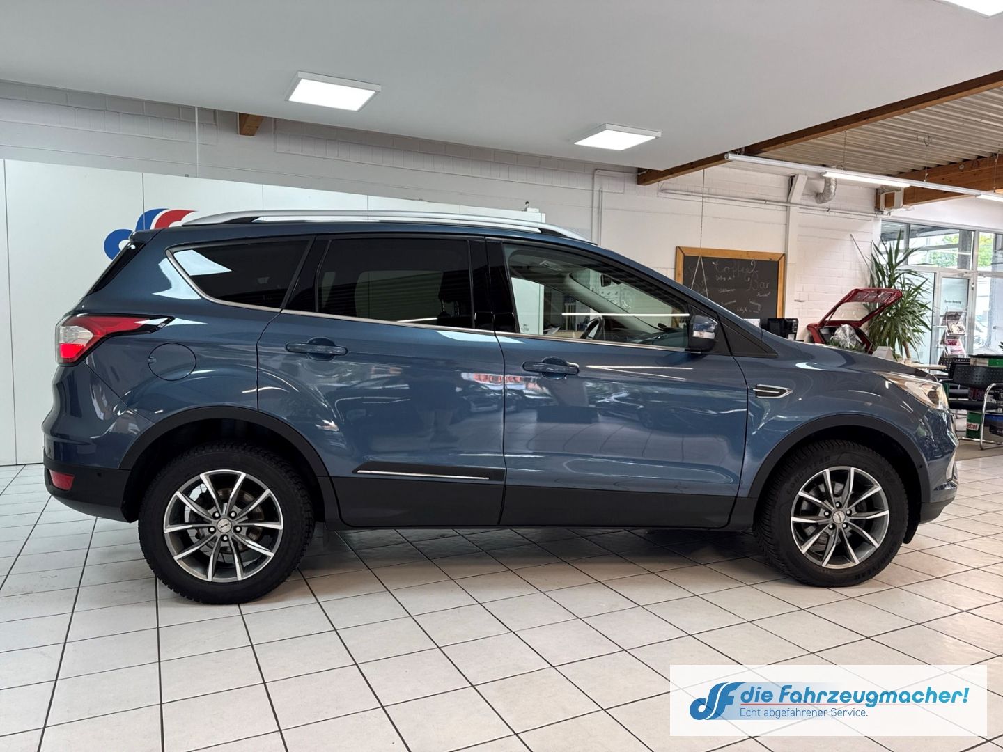 Fahrzeugabbildung Ford Kuga Trend 1.5 EcoBoost EU6d-T DAB SHZ LenkradHZ