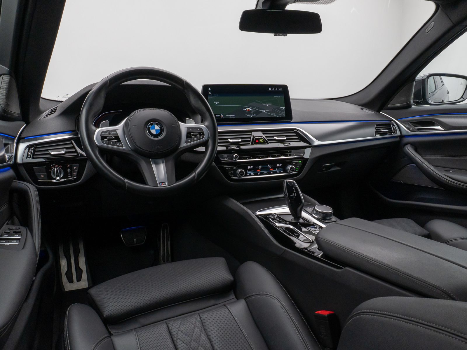 Fahrzeugabbildung BMW 530d xD M Sport Kamera HUD DAB H/K Komfort Alarm