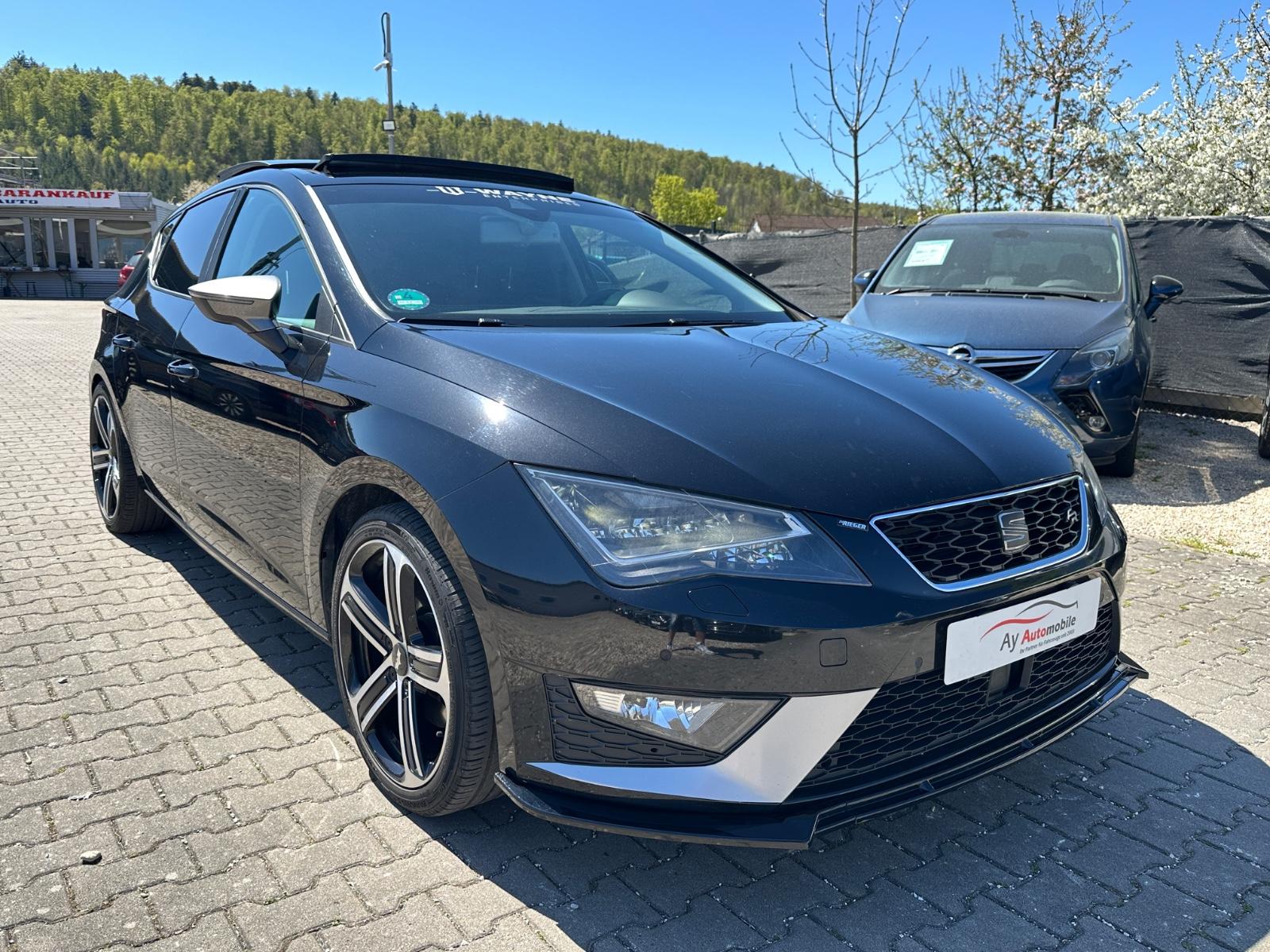 Seat Leon FR /LED / AUTOMATIK /AHK / NAVI /PANO /
