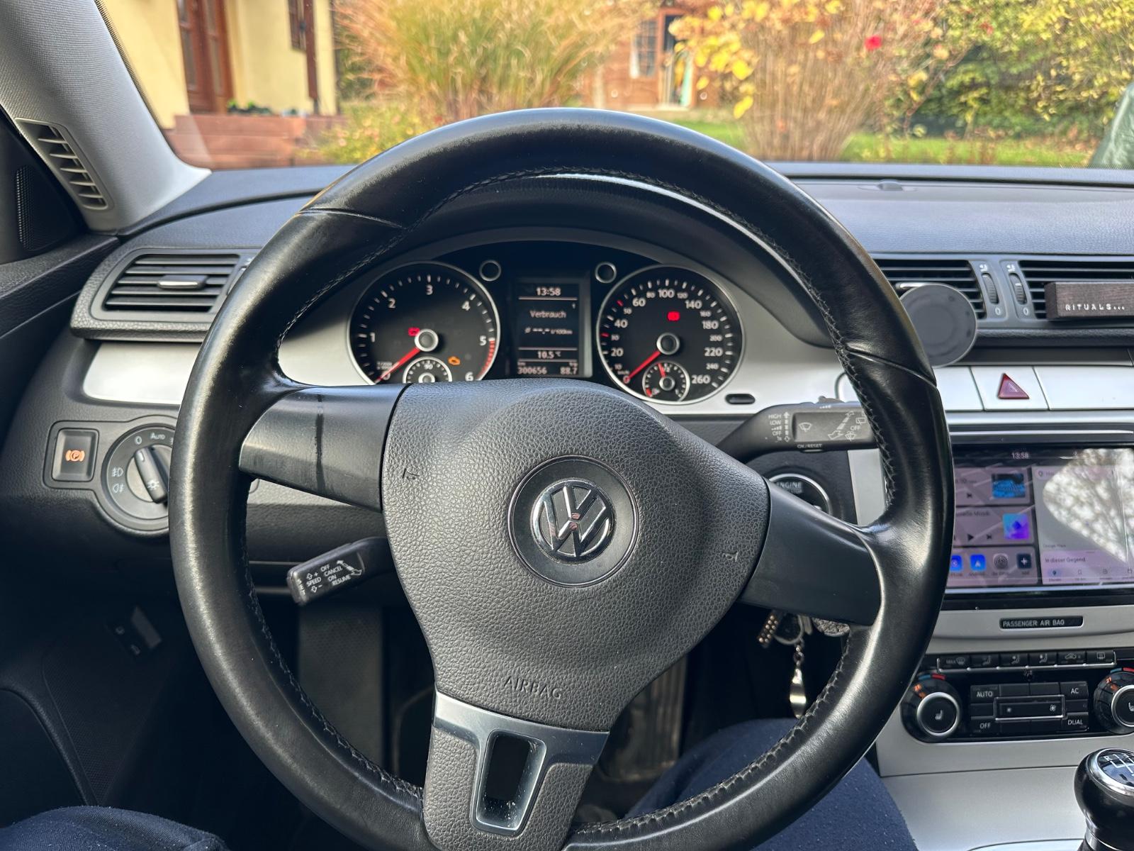 Volkswagen Passat 2010 — photo 11