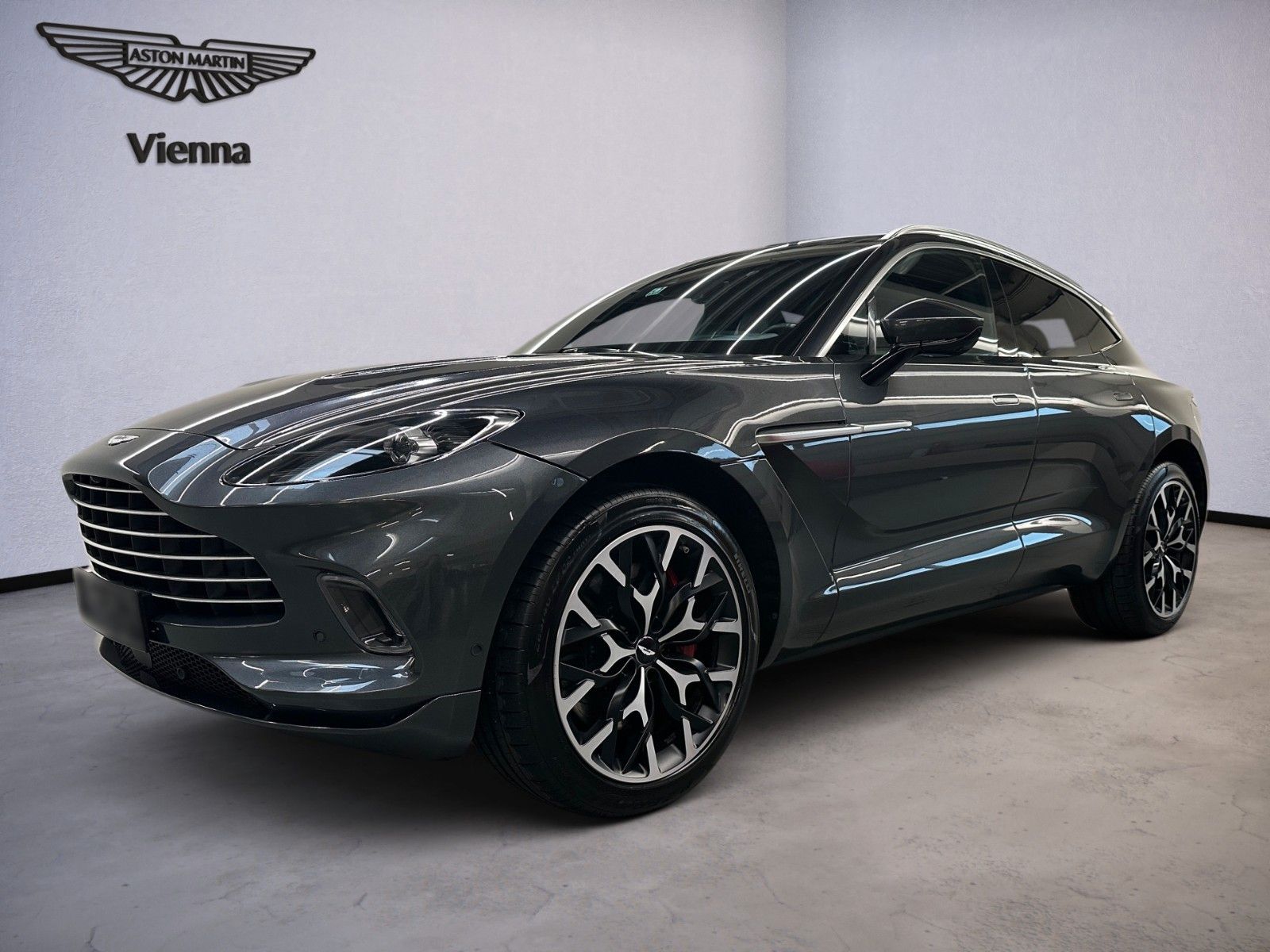 ASTON MARTIN DBX