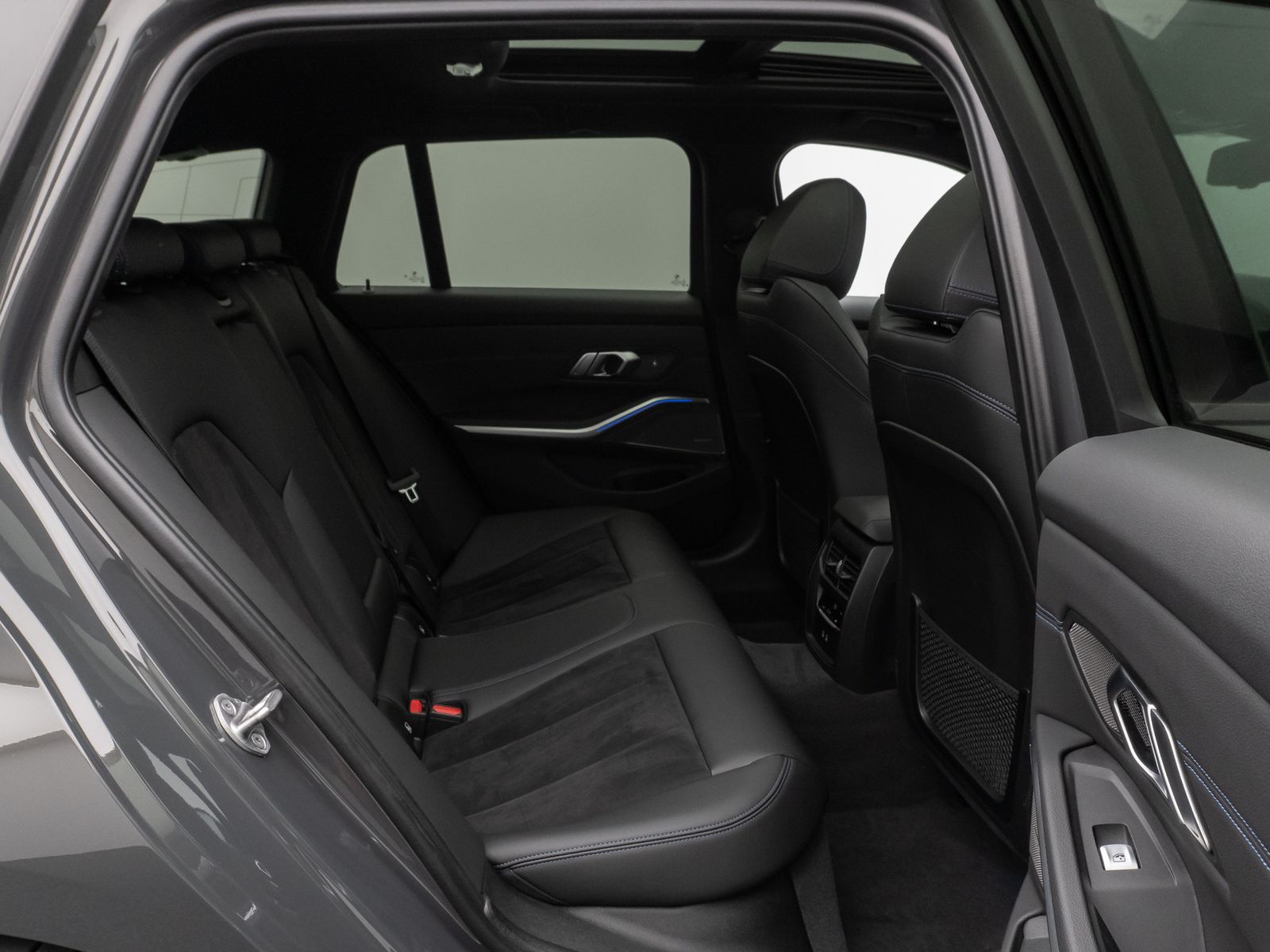 Fahrzeugabbildung BMW 320i M Sport Panorama Kamera DAB H/K AHK 19Zoll