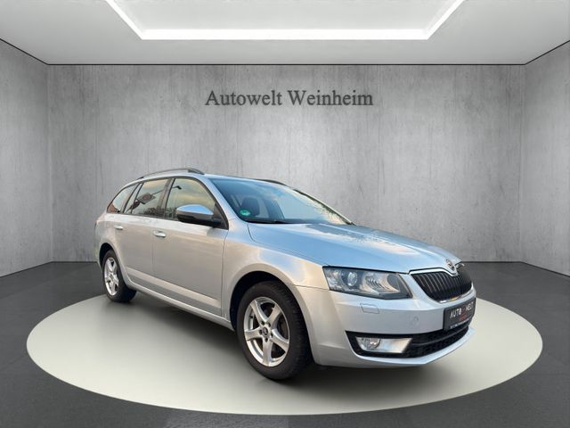 Skoda OCTAVIA°COMBI° ELEGANCE°AUT°BI-XENON°SHZ°AHK°PDC