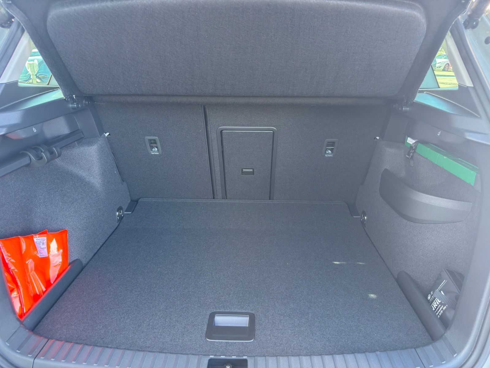 Fahrzeugabbildung SKODA Karoq 1.5 TSI DSG*AHK*RFK*behFro*eHeck*Allwetter