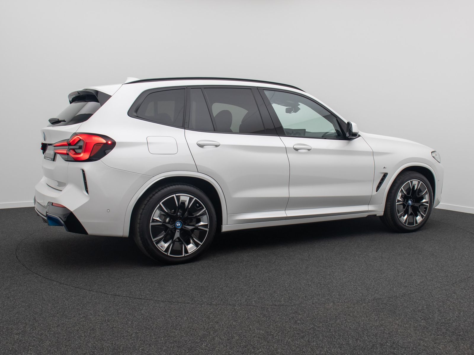 Fahrzeugabbildung BMW iX3 IMPRESSIVE 360°DAB Alarm HUD Panorama 20Zoll