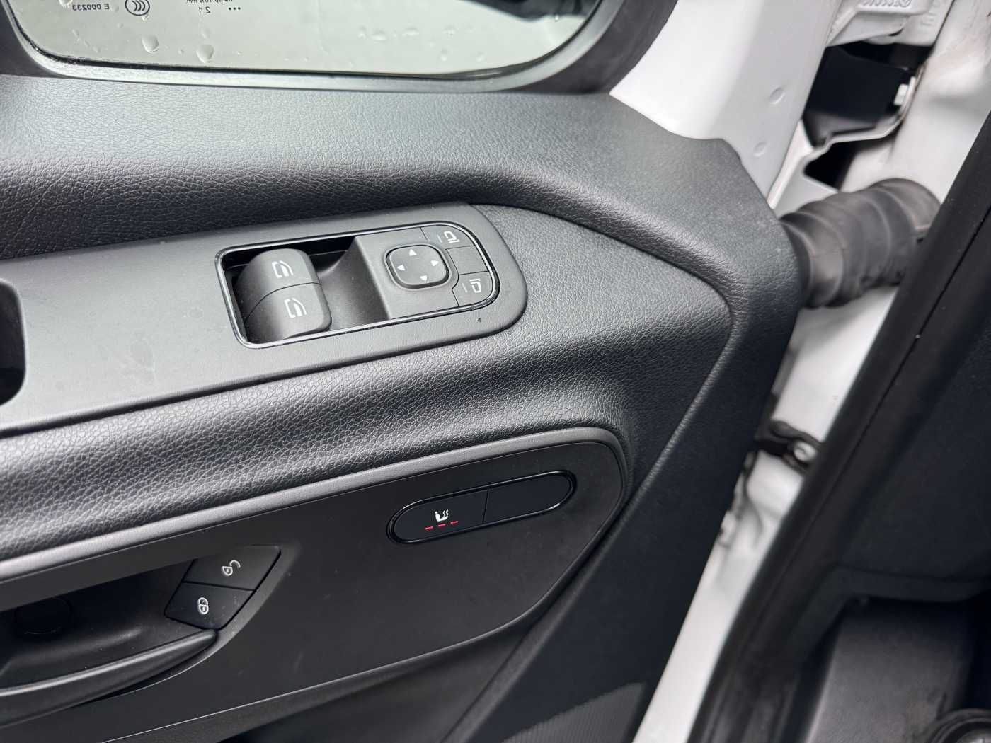 Fahrzeugabbildung Mercedes-Benz Sprinter 215 CDI DoKa 9G Klima AHK Tempomat SHZ
