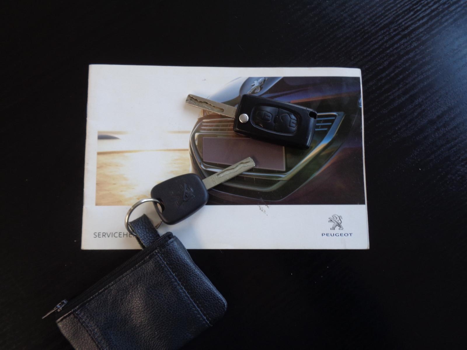 Peugeot 308 2013 — photo 14