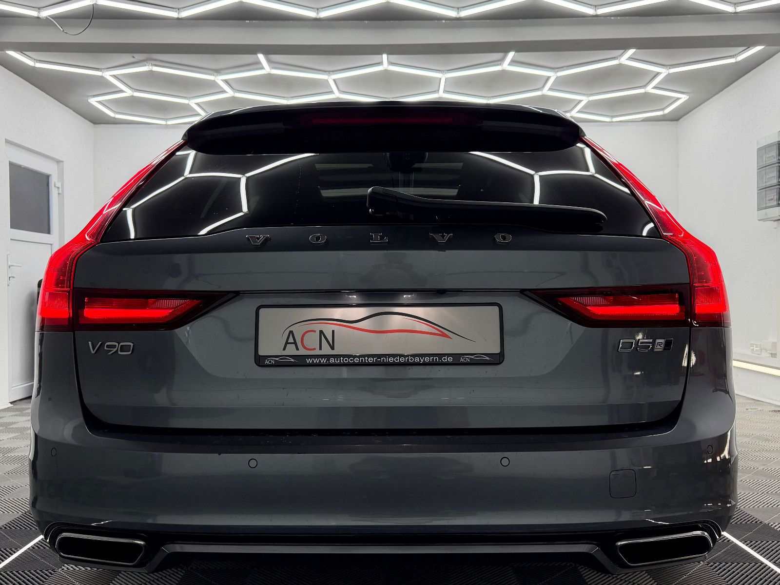 Fahrzeugabbildung Volvo V90 Kombi R Design D5 AWD/MEMORY/AHK/LED/KAM