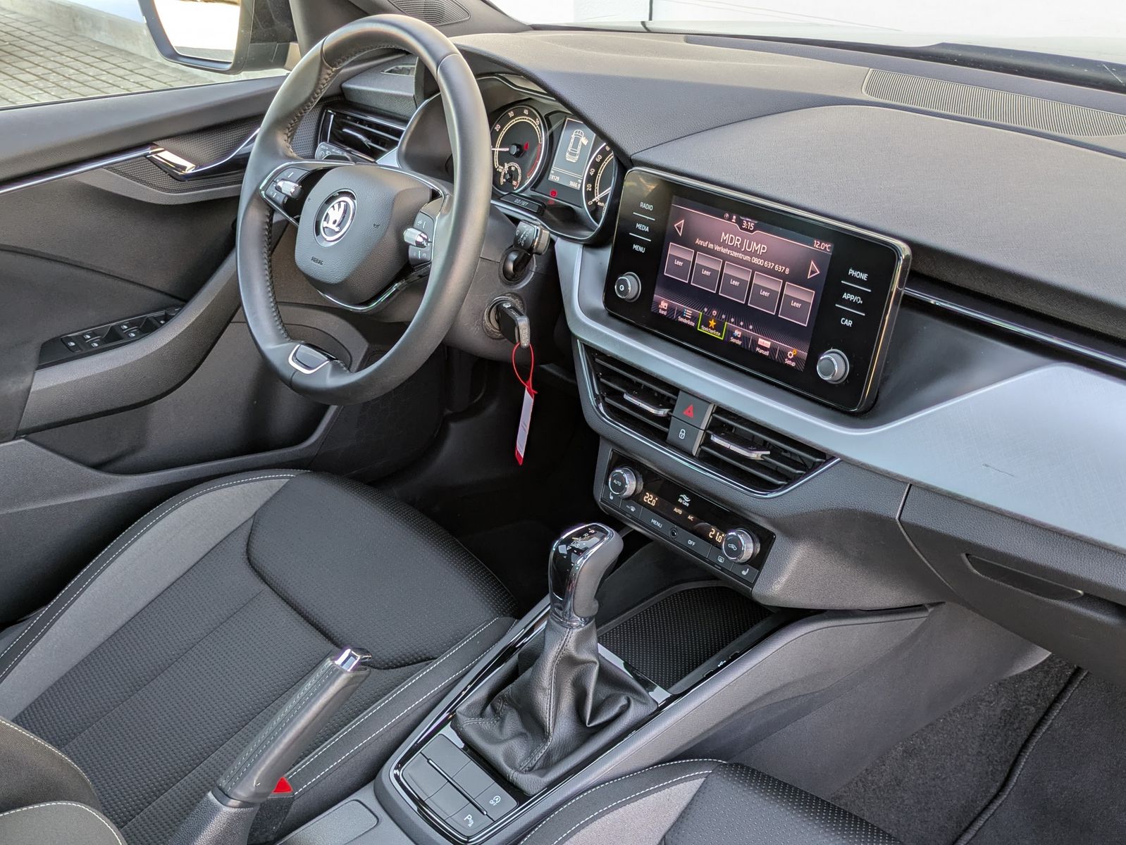 Fahrzeugabbildung SKODA Kamiq 1.0 TSI Tour DSG LED*PANO*SMART LINK*CAM