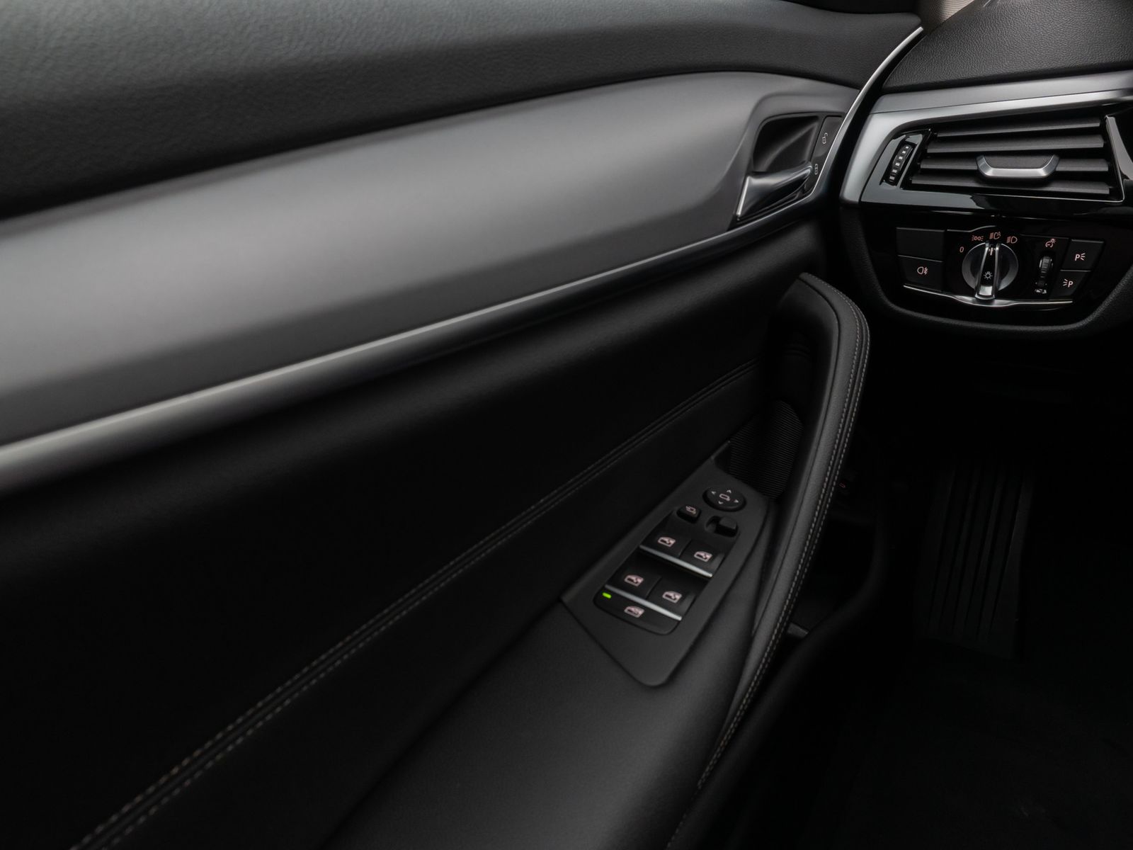 Fahrzeugabbildung BMW 520d Kamera DAB CockPitPlus Alarm Sport LED