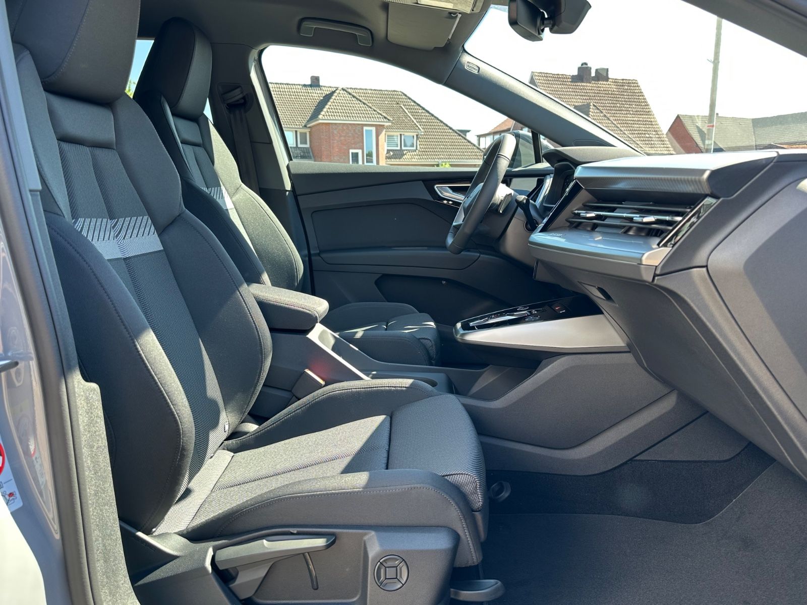 Fahrzeugabbildung Audi Q4 45 e-tron advanced quattro Navi/ACC/Matrix