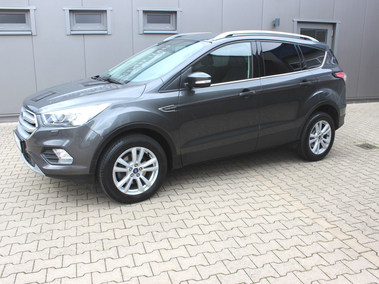 Fahrzeugabbildung Ford Kuga Cool & Connect 1,5 EcoBoost 4x2