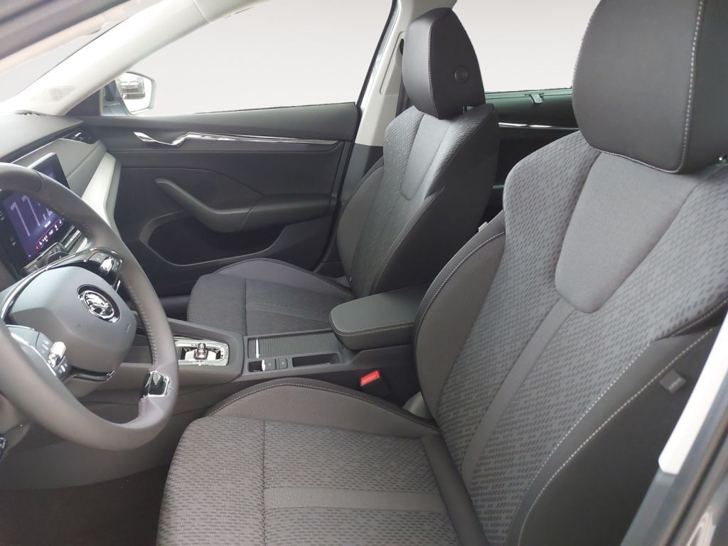 Fahrzeugabbildung SKODA Octavia Combi 2.0 TDI DSG Style AHZV Navi LED Ma