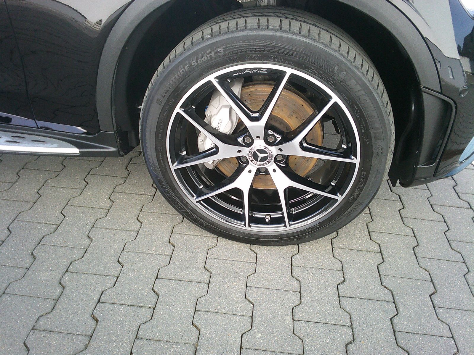 Fahrzeugabbildung Mercedes-Benz GLC 300 de 4Matic Coupe AMG Line / Night Paket