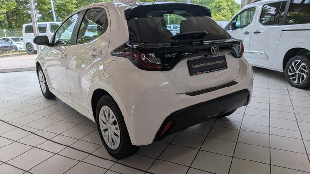 Fahrzeugabbildung Toyota Yaris 1.5 Business Edition KlimaA,Navi,SHZ,ACC