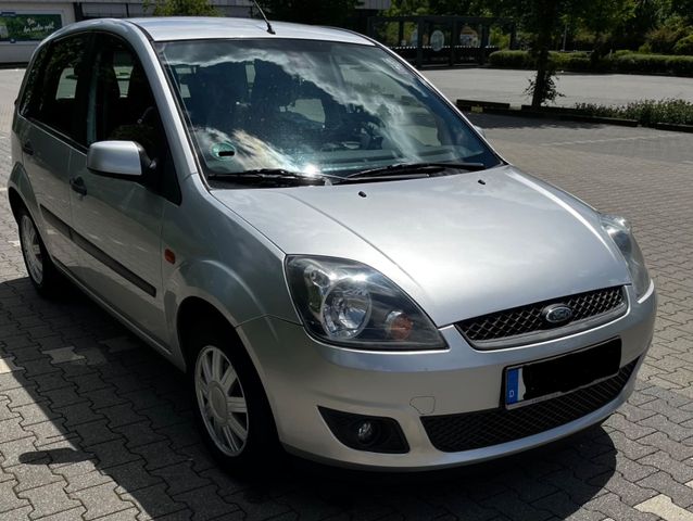 Ford Fiesta 1,4 SCHECKHEFT/ 8X BEREIFT/ KLIMA