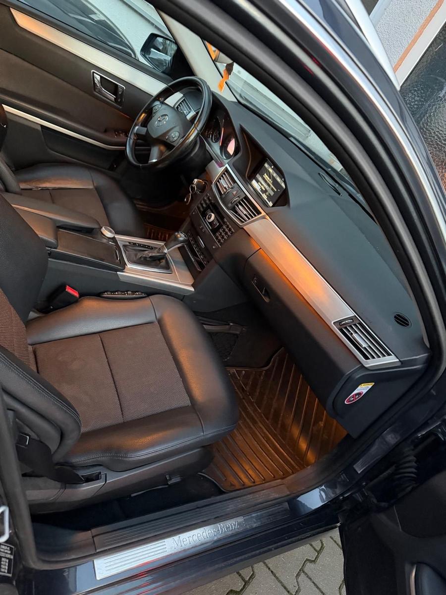 Mercedes-Benz 220 2010 — photo 9