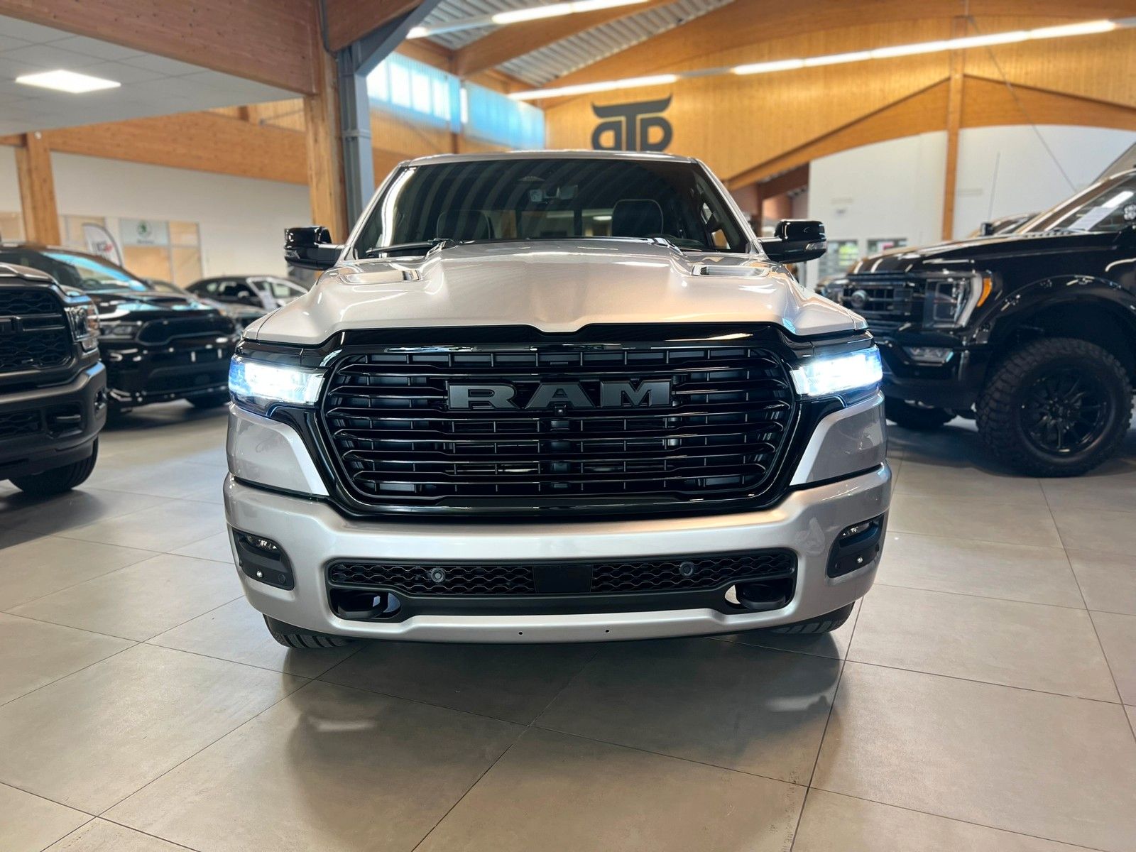 Fahrzeugabbildung Dodge RAM 1500 Laramie Night Premium, LUFT*AKTION*