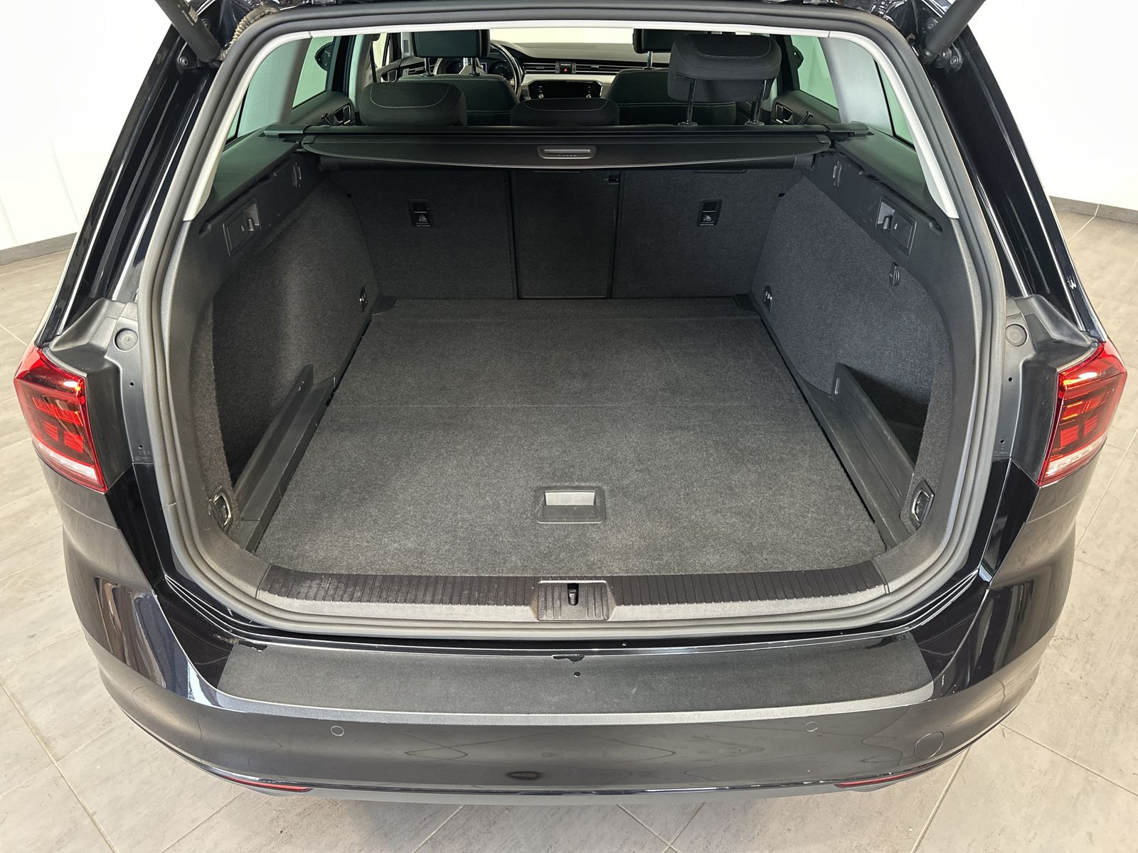 Fahrzeugabbildung Volkswagen Passat Variant 2.0 TDI DSG Business NAV+LED+ACC